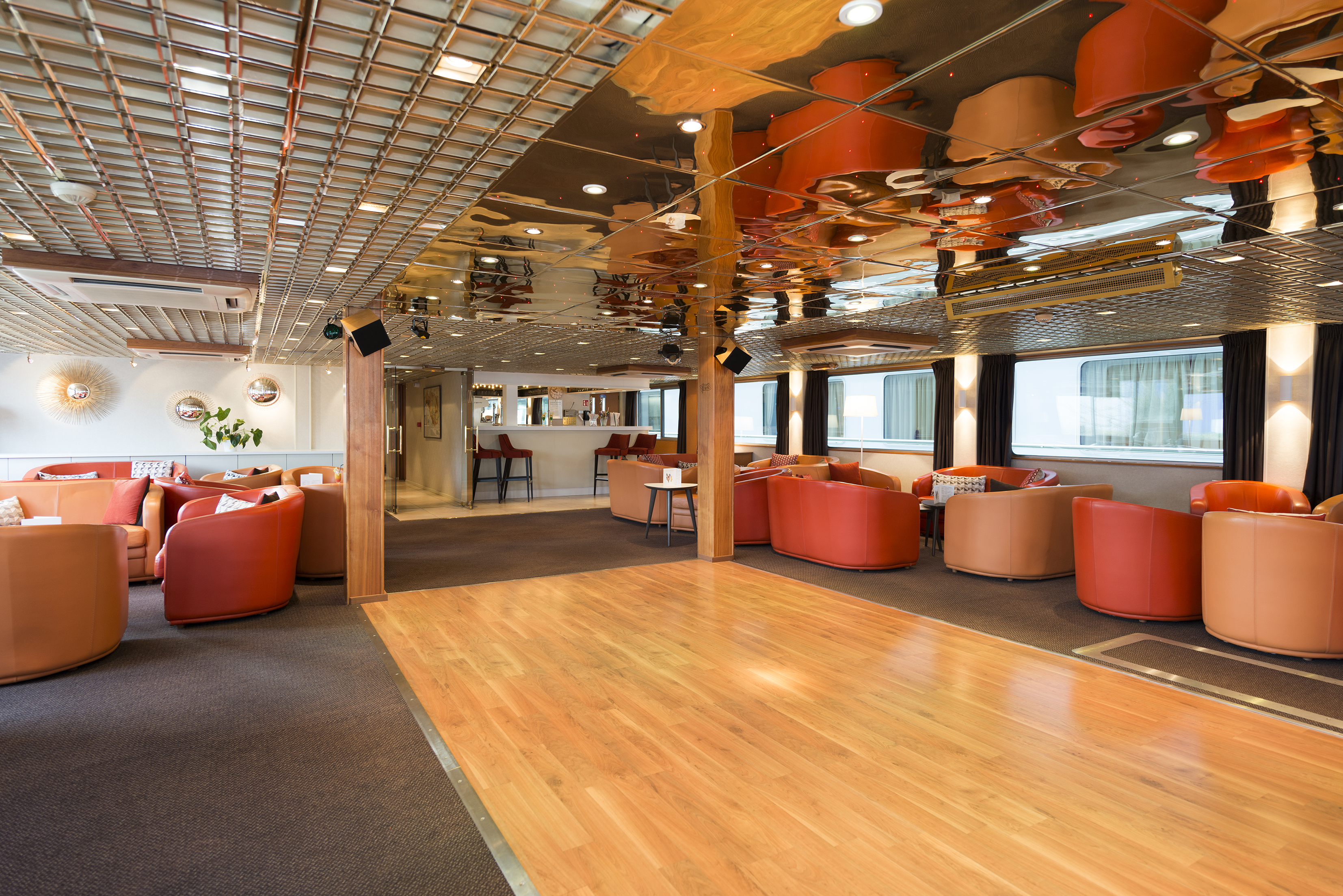 CroisiEurope MS Europe Lounge Bar 3.jpg